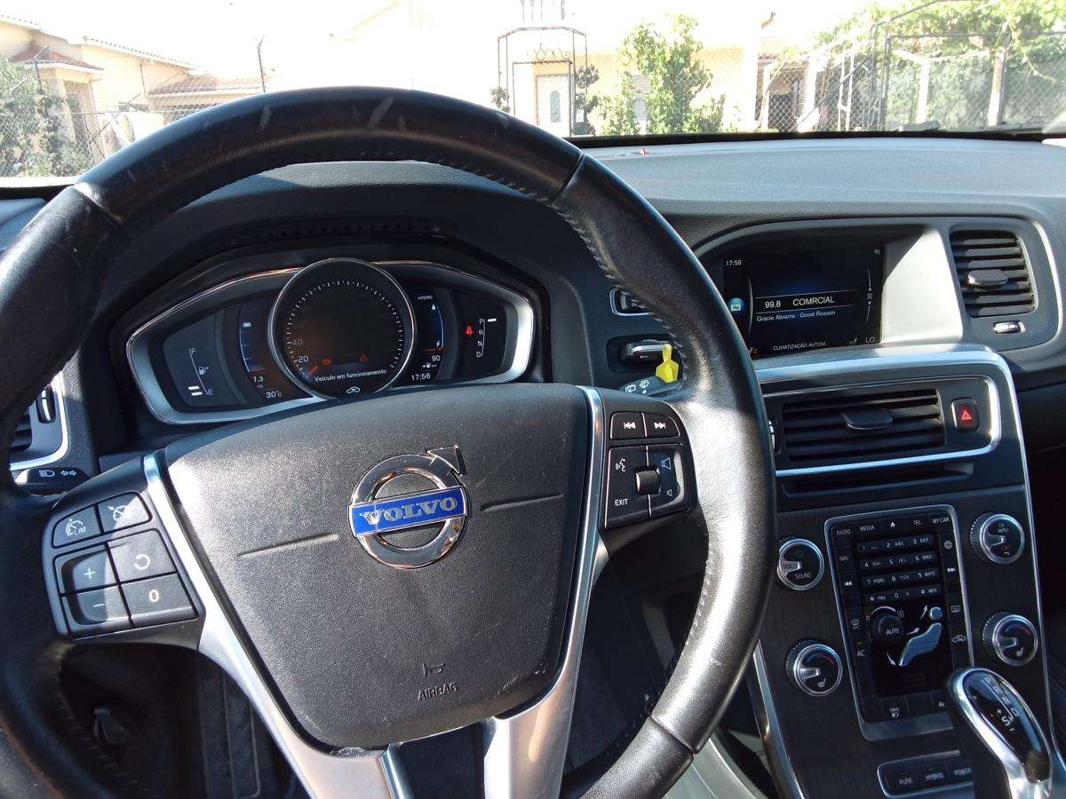 volvo-v60-2015-hibrido-a-diesel-2400cc