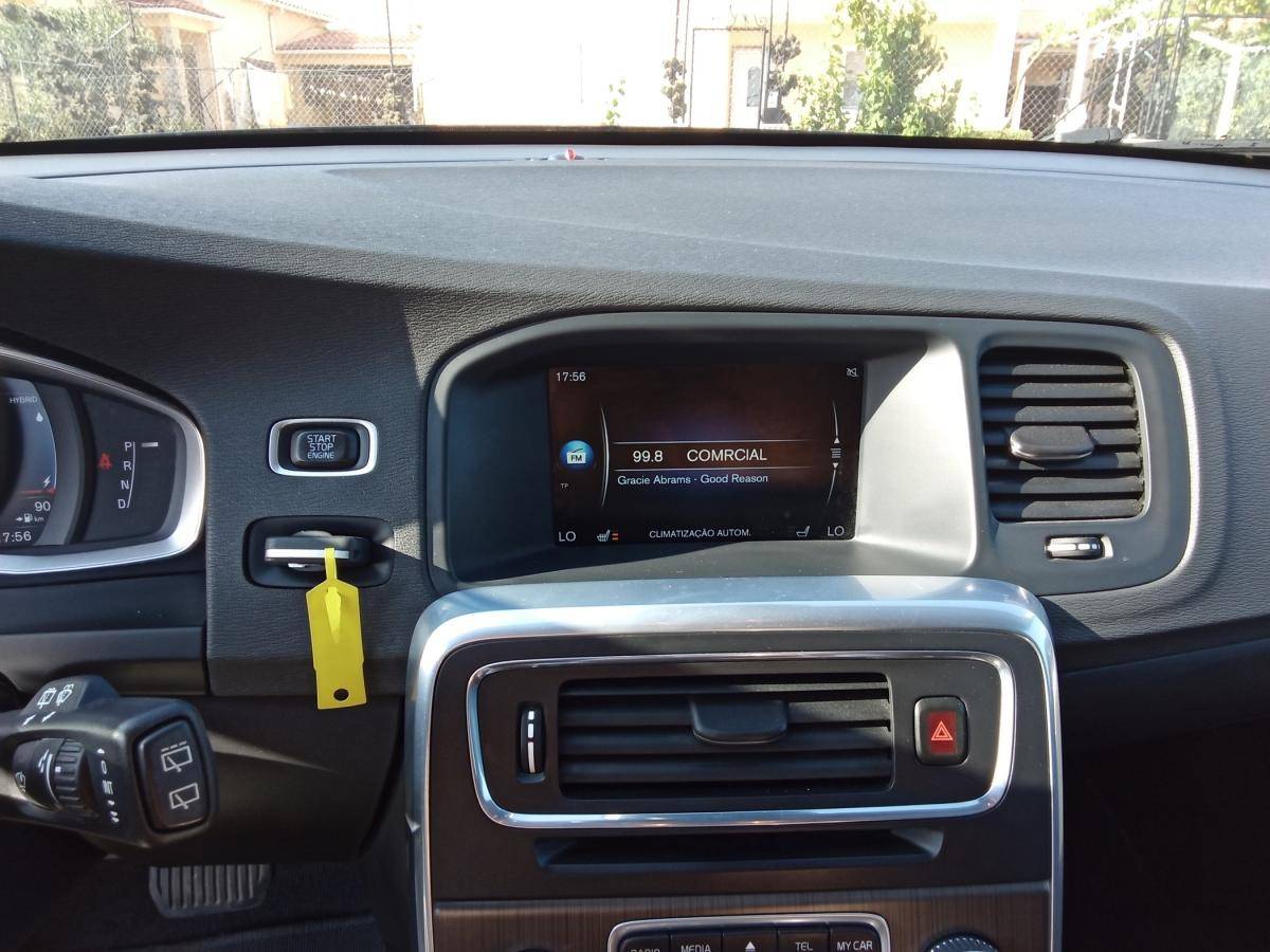 volvo-v60-2015-hibrido-a-diesel-2400cc