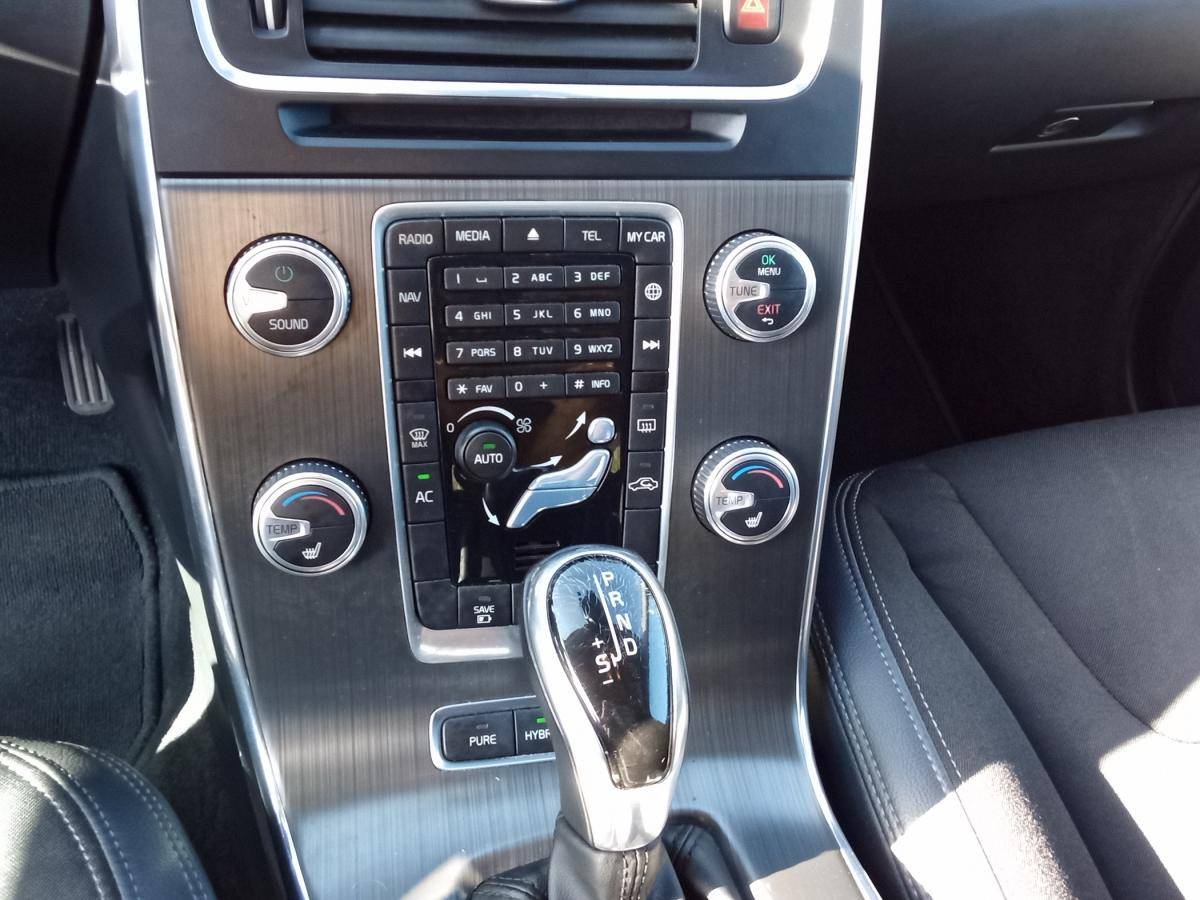 volvo-v60-2015-hibrido-a-diesel-2400cc