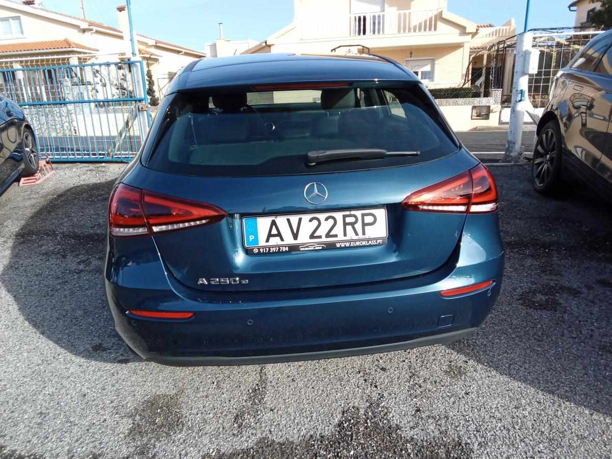 mercedes-benz-classe-a-2023-hibrido-a-gasolina-1332cc