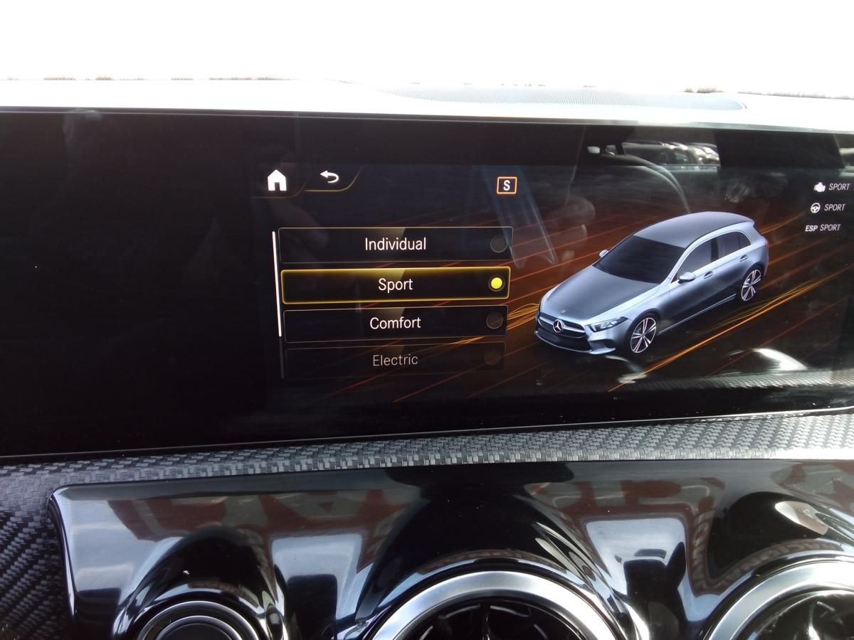 mercedes-benz-classe-a-2023-hibrido-a-gasolina-1332cc