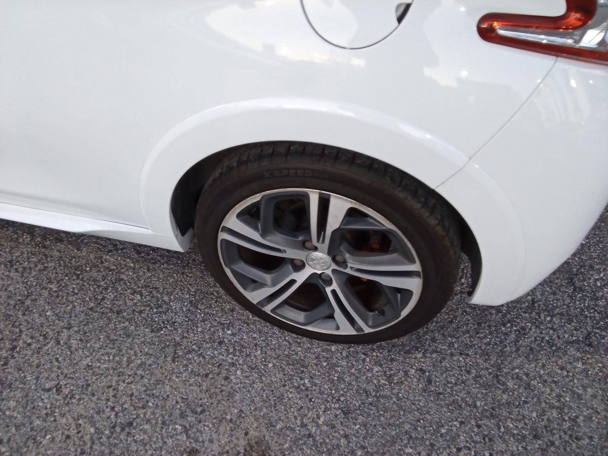 peugeot-208-2013-gasolina-1598cc