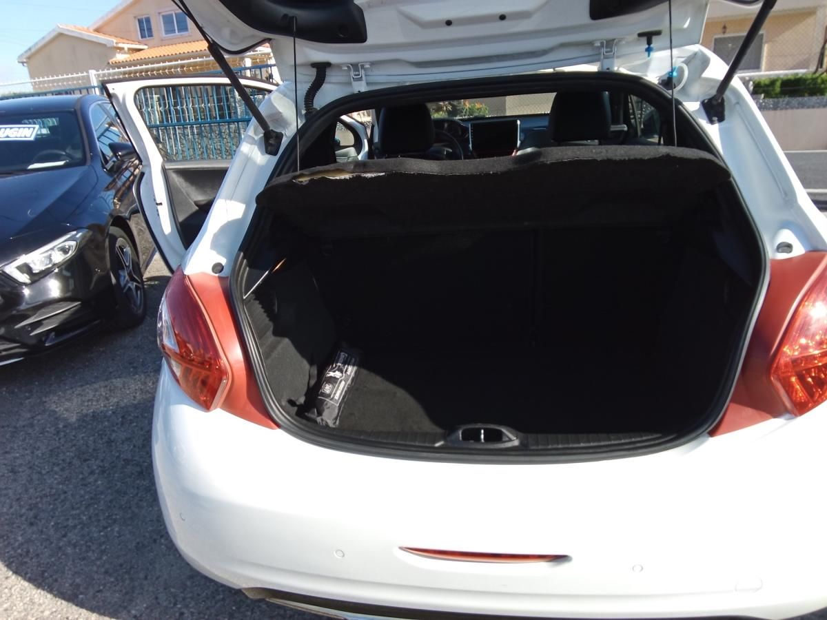 peugeot-208-2013-gasolina-1598cc
