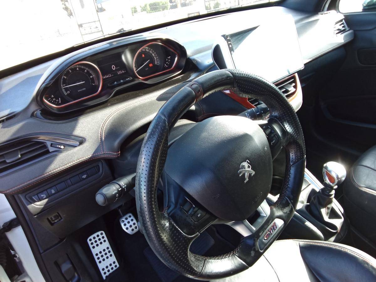 peugeot-208-2013-gasolina-1598cc