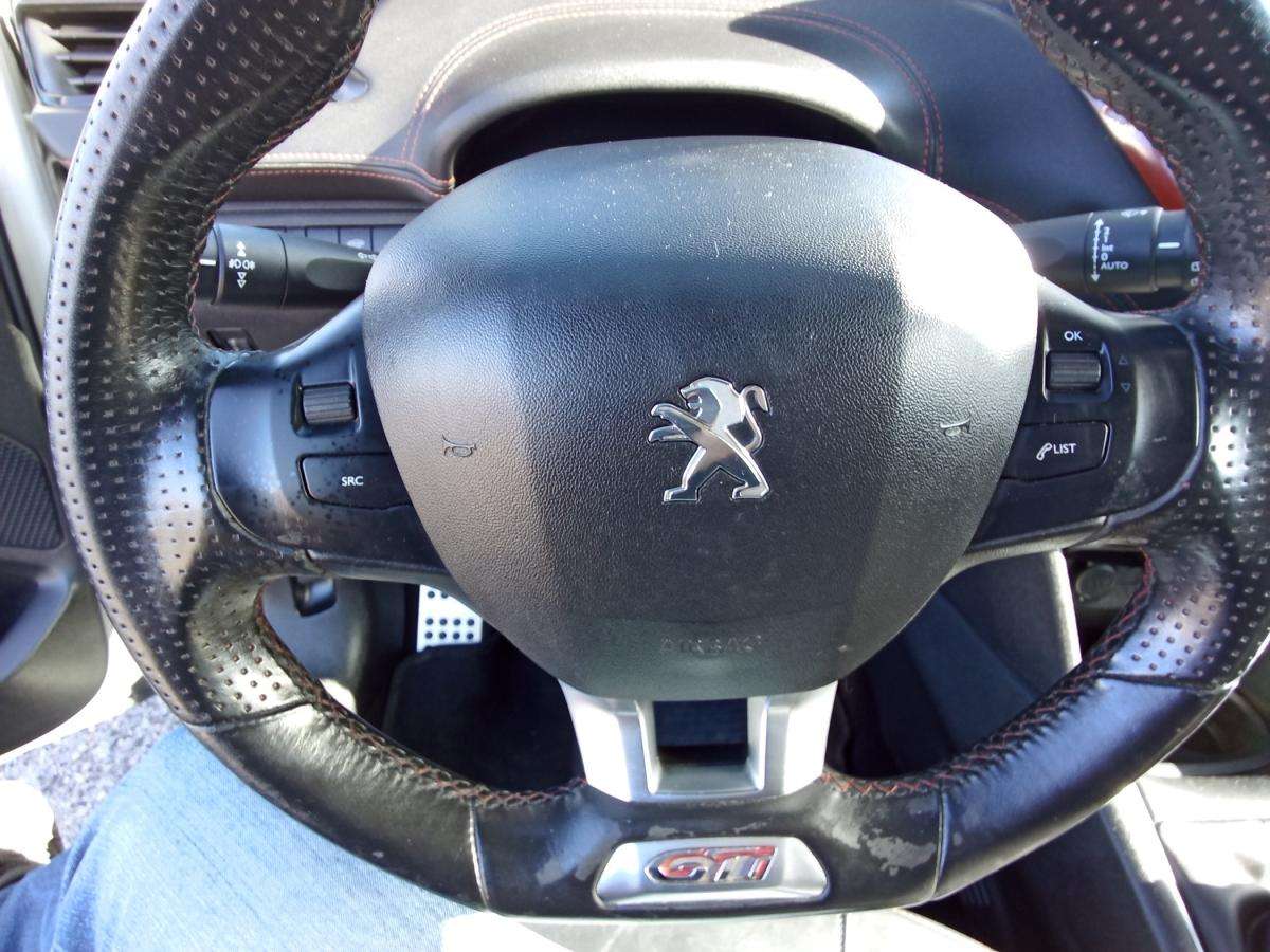 peugeot-208-2013-gasolina-1598cc