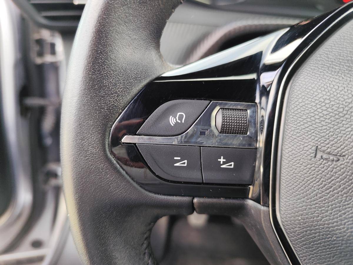 peugeot-2008-2023-gasolina-1199cc