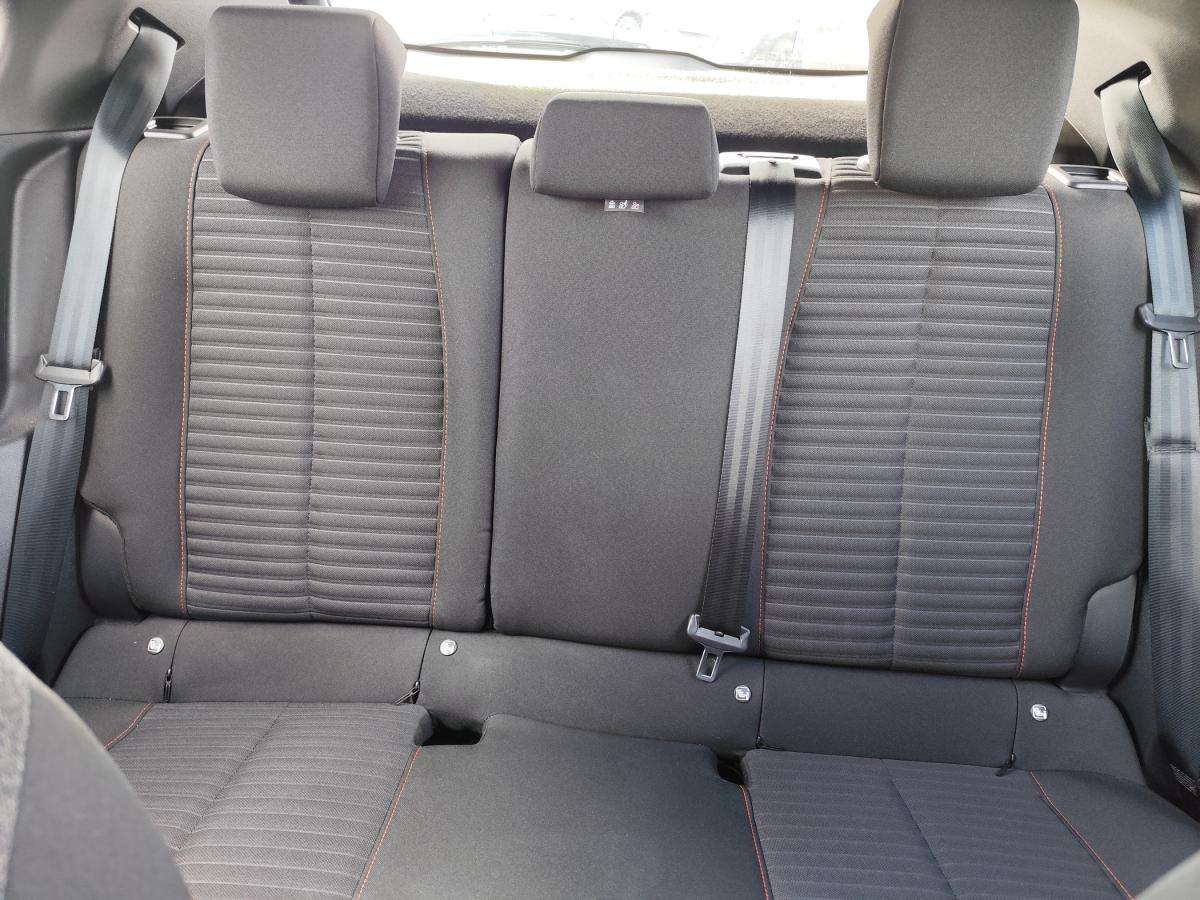 peugeot-2008-2023-gasolina-1199cc