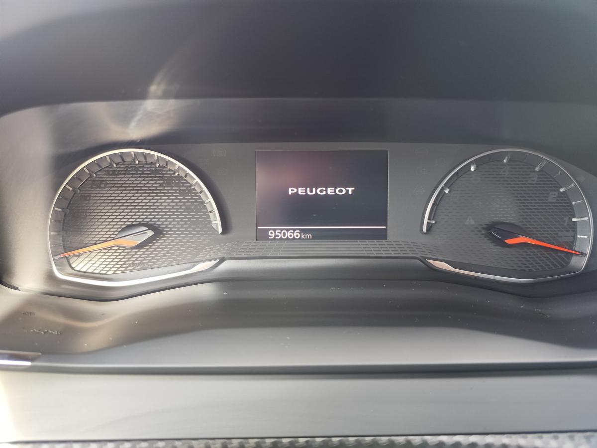 peugeot-2008-2023-gasolina-1199cc