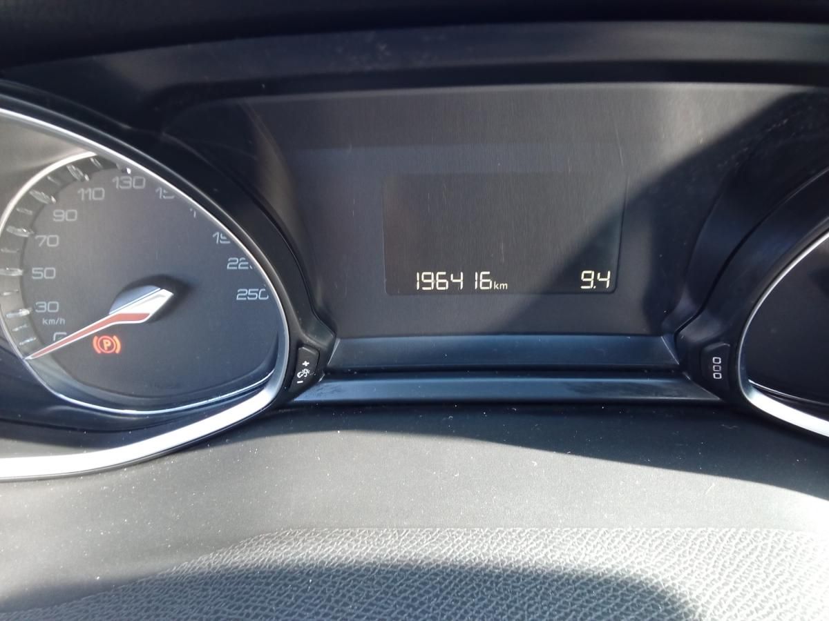 peugeot-308-sw-2019-diesel-1499cc