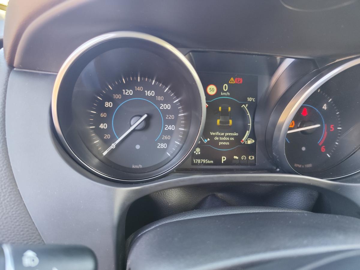 jaguar-f-pace-2018-diesel-1999cc