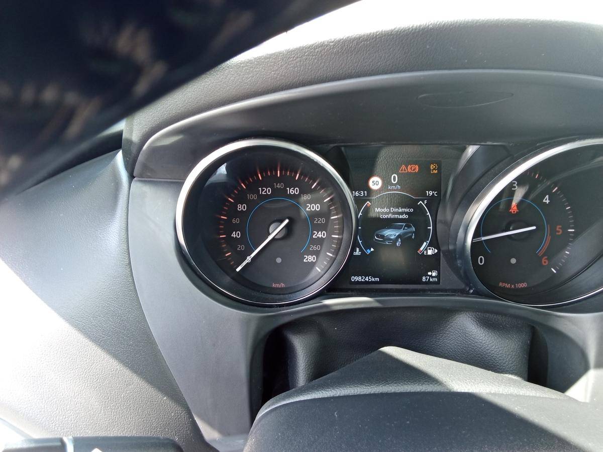 jaguar-f-pace-2018-diesel-1999cc