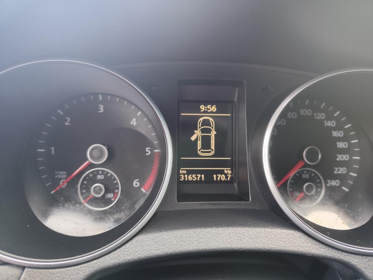 volkswagen-golf-2011-diesel-1598cc