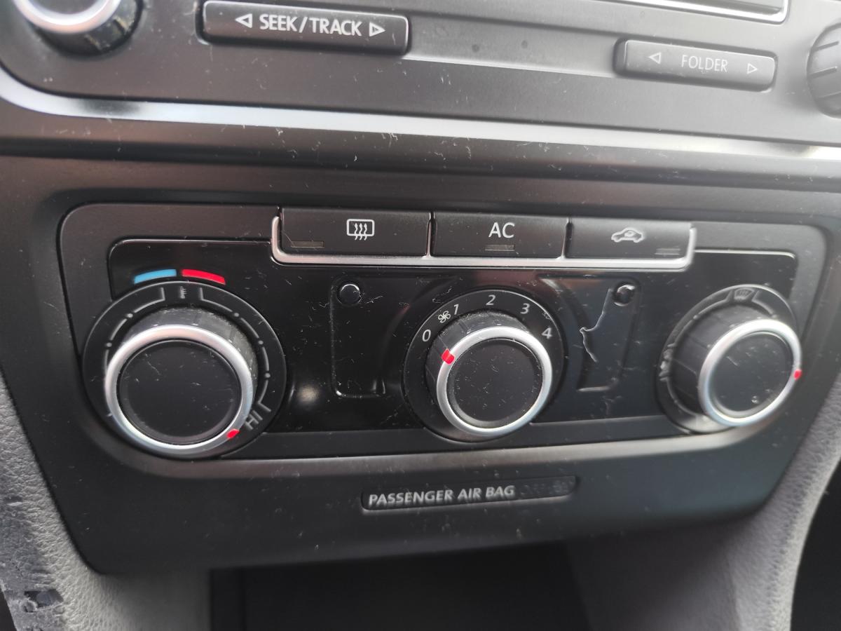 volkswagen-golf-2011-diesel-1598cc