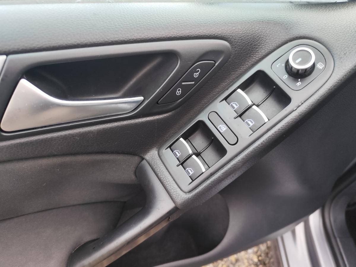 volkswagen-golf-2011-diesel-1598cc