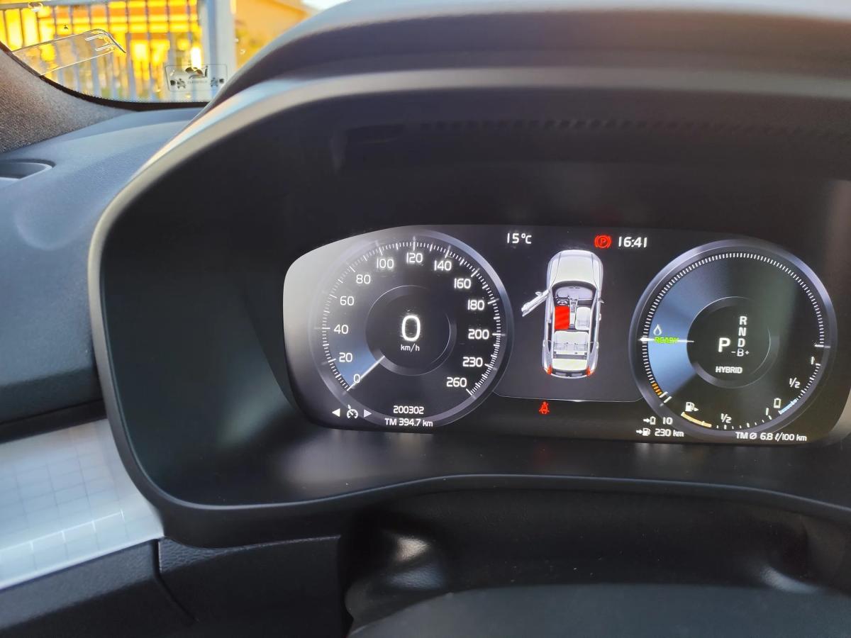 volvo-xc40-2022-hibrido-a-gasolina-1477cc