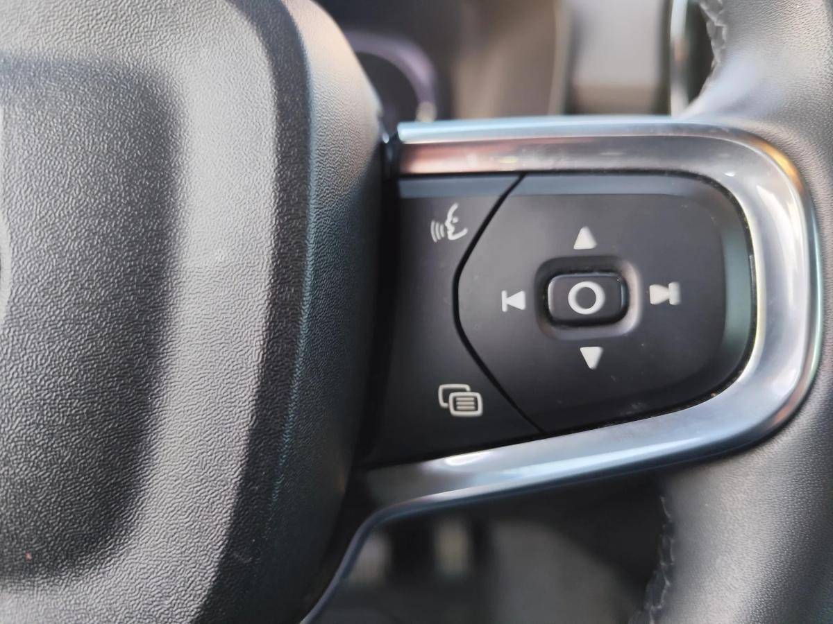 volvo-xc40-2022-hibrido-a-gasolina-1477cc