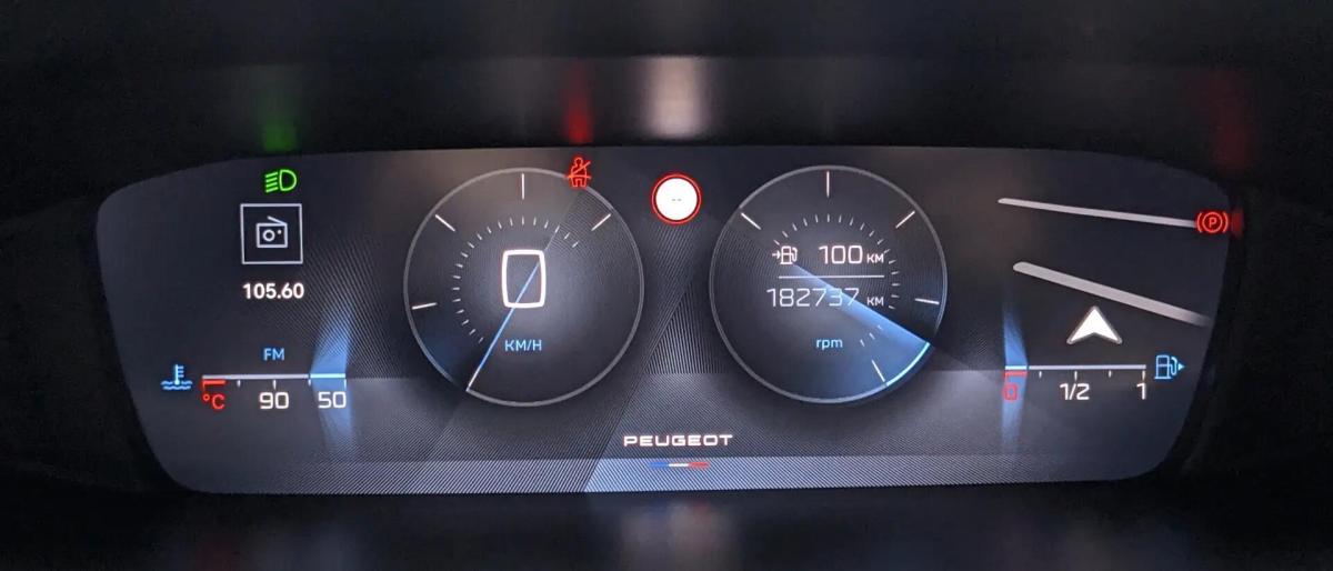 peugeot-308-2022-diesel-1499cc
