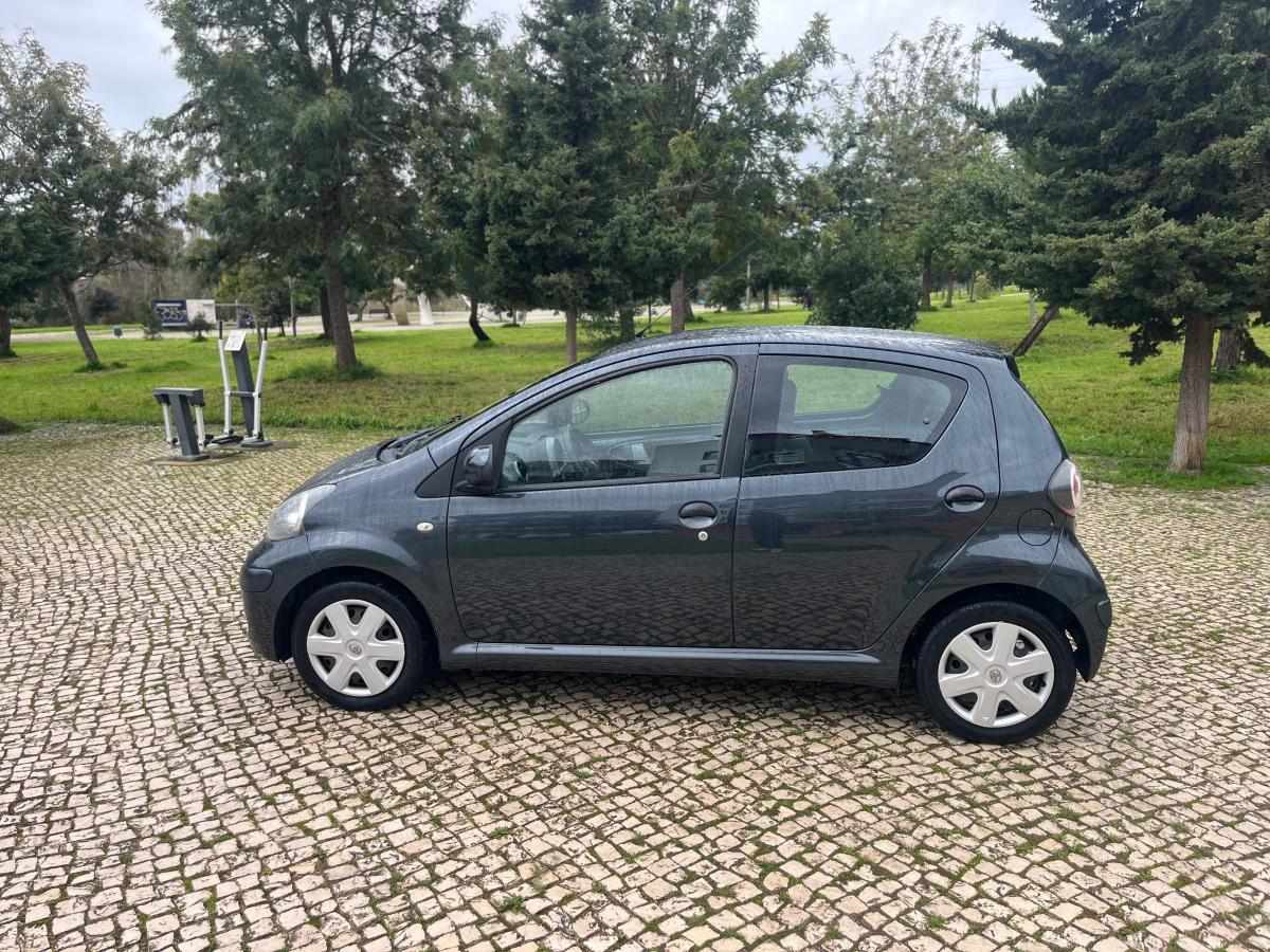 toyota-aygo-1-0-vvt-i-2011-gasolina-998cc