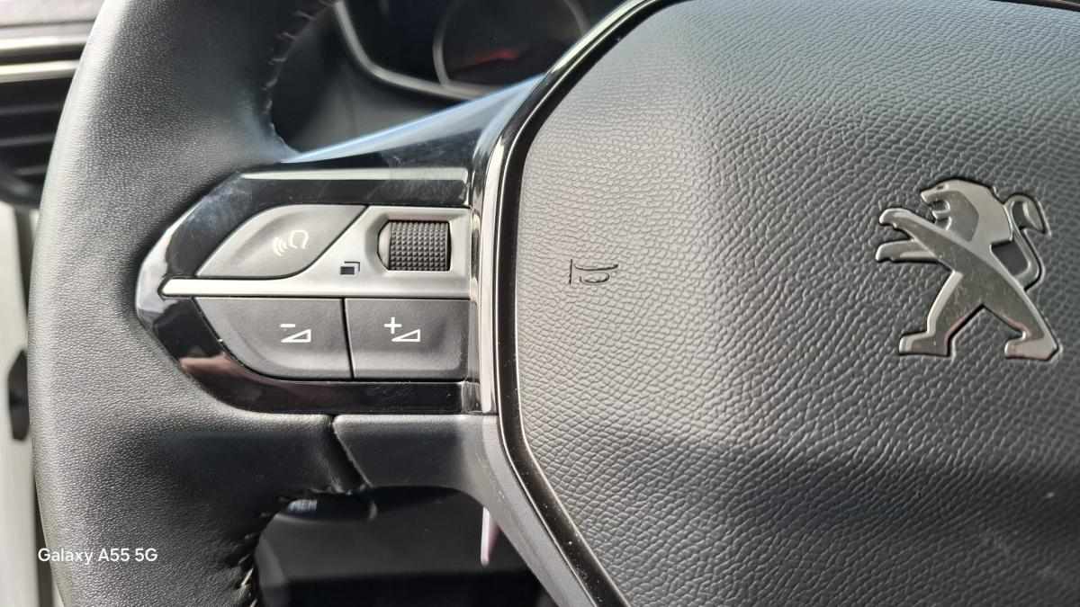 peugeot-208-1-5-bluehdi-2022-diesel-1499cc