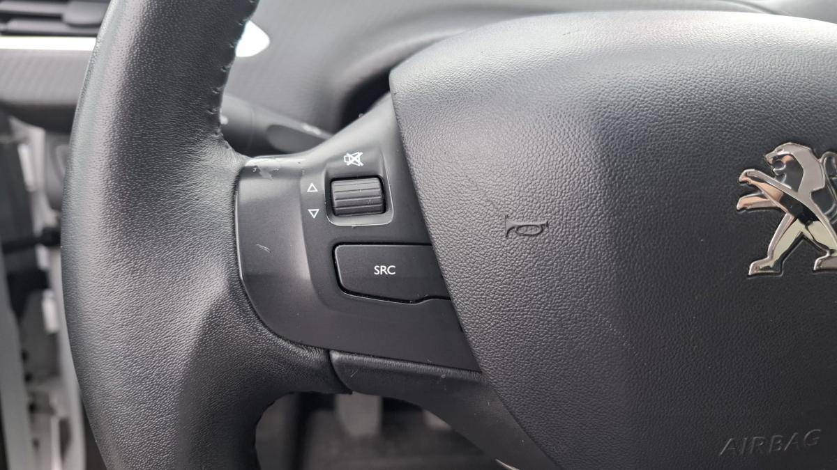 peugeot-208-2016-gasolina-1199cc