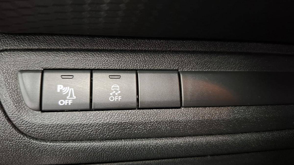 peugeot-208-2016-gasolina-1199cc