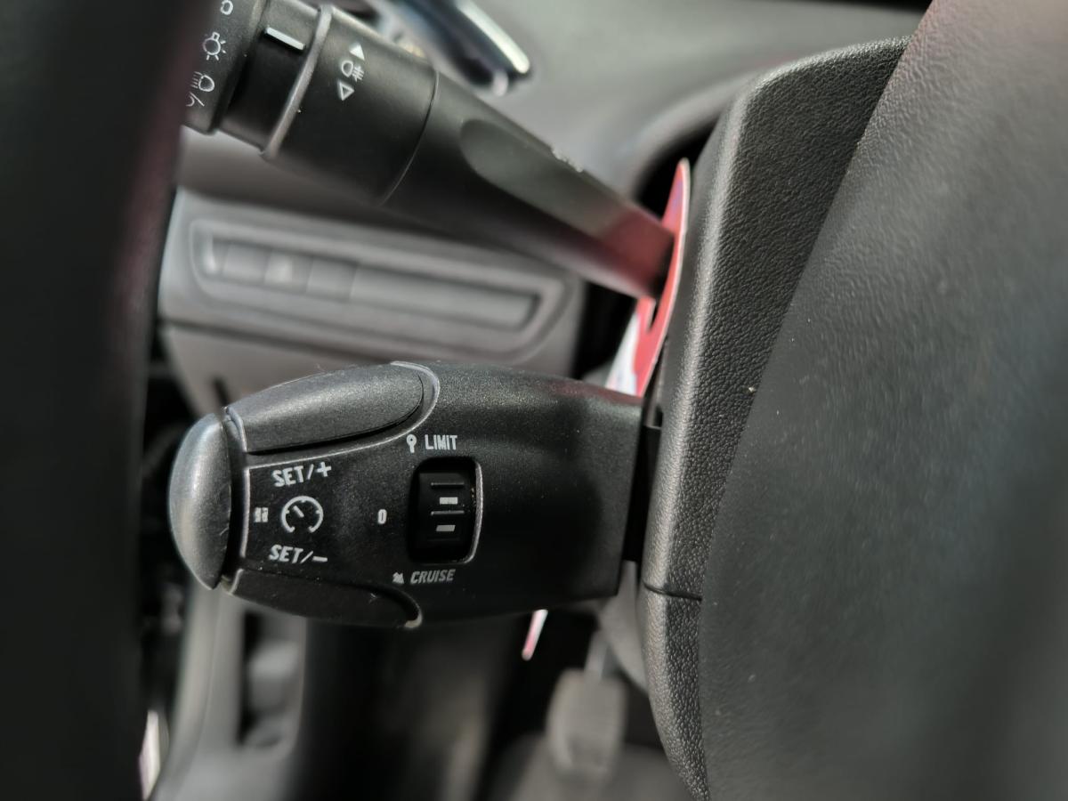 peugeot-208-2012-gasolina-1199cc