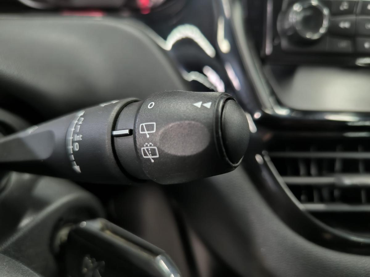 peugeot-208-2012-gasolina-1199cc