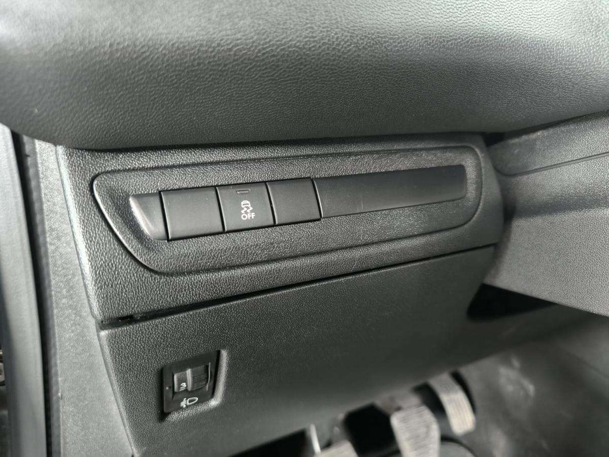 peugeot-208-2012-gasolina-1199cc