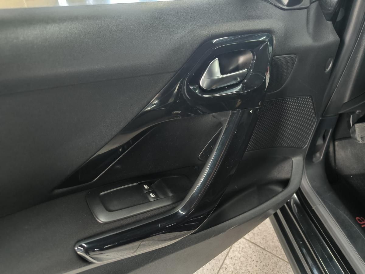 peugeot-208-2012-gasolina-1199cc