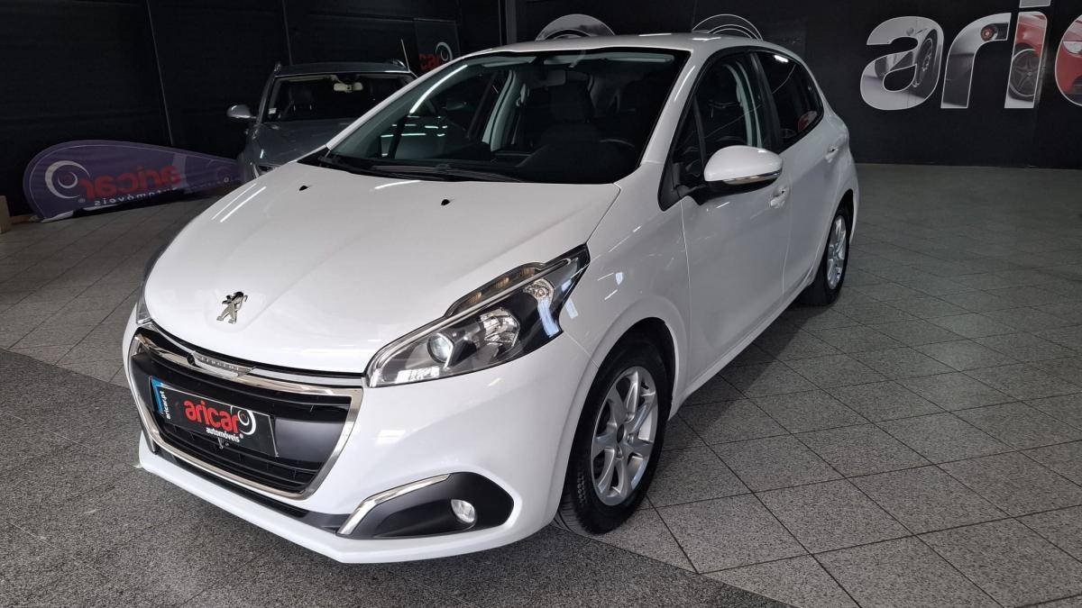 peugeot-208-2015-gasolina-1199cc