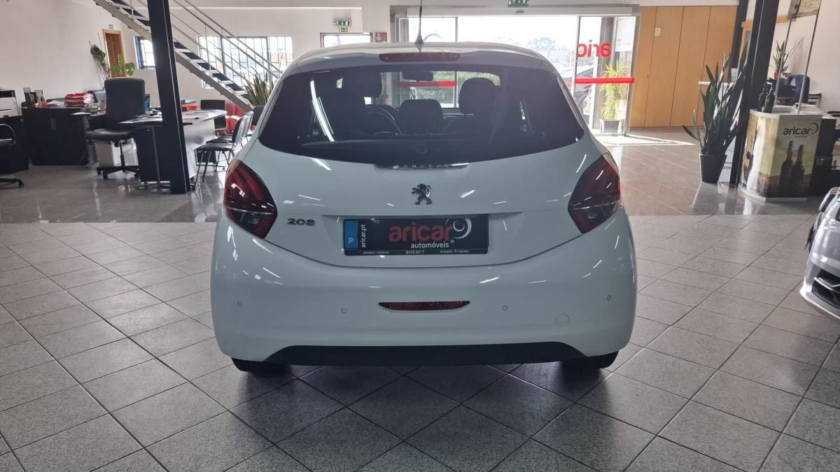 peugeot-208-2015-gasolina-1199cc