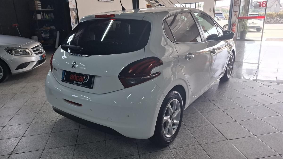 peugeot-208-2015-gasolina-1199cc