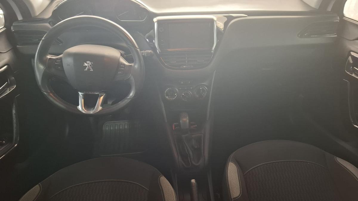 peugeot-208-2015-gasolina-1199cc