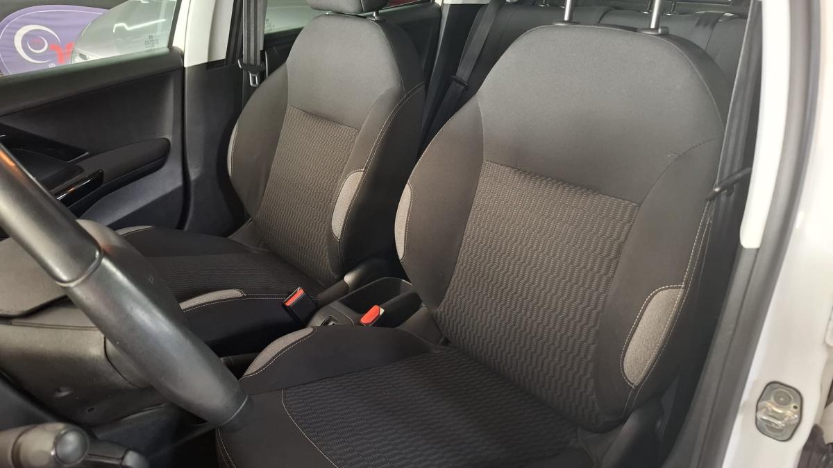 peugeot-208-2015-gasolina-1199cc
