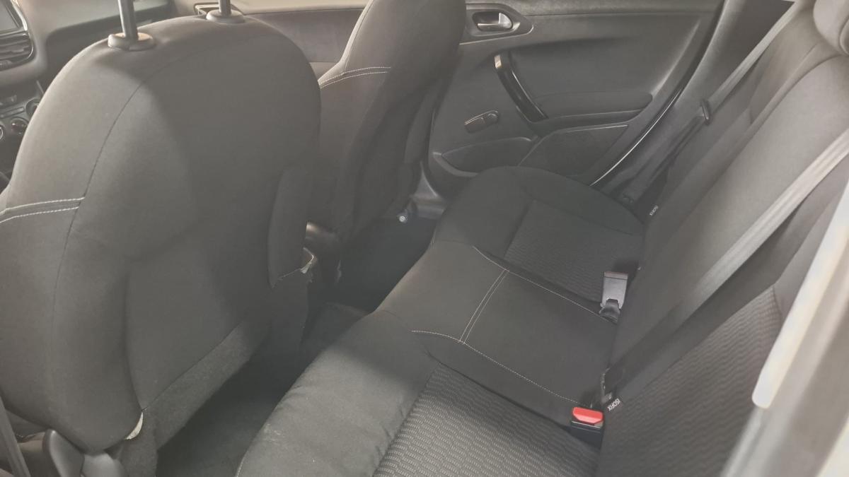 peugeot-208-2015-gasolina-1199cc