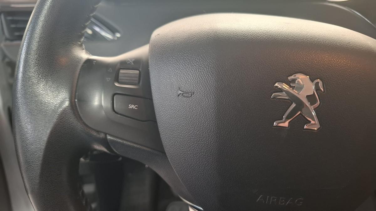 peugeot-208-2015-gasolina-1199cc