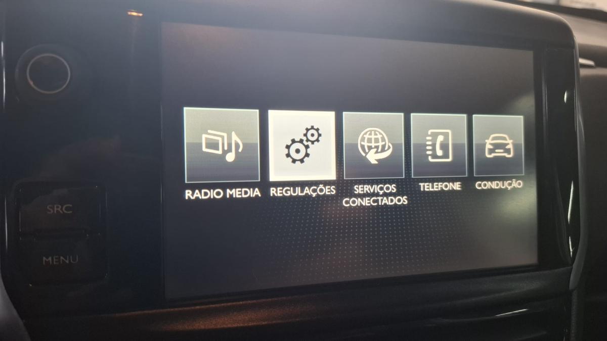 peugeot-208-2015-gasolina-1199cc