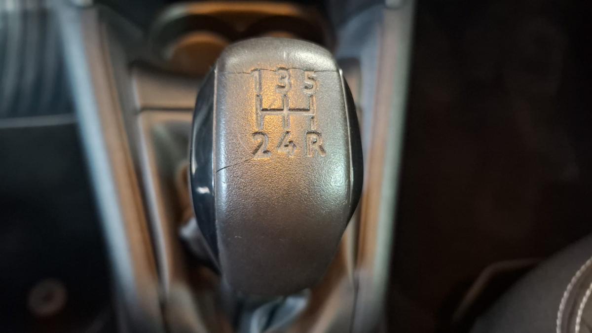 peugeot-208-2015-gasolina-1199cc