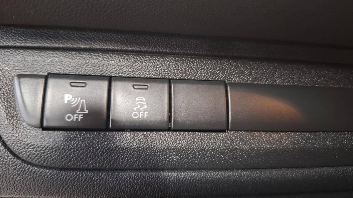 peugeot-208-2015-gasolina-1199cc
