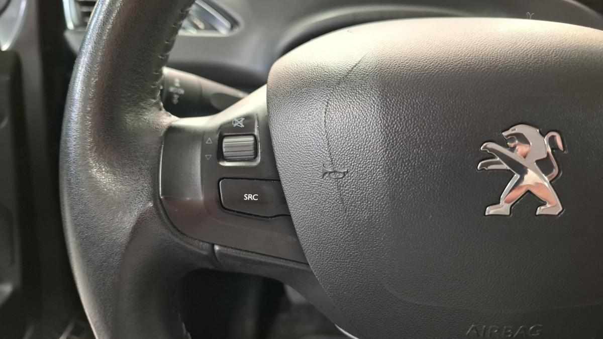 peugeot-208-1-2-vti-2015-gasolina-1199cc