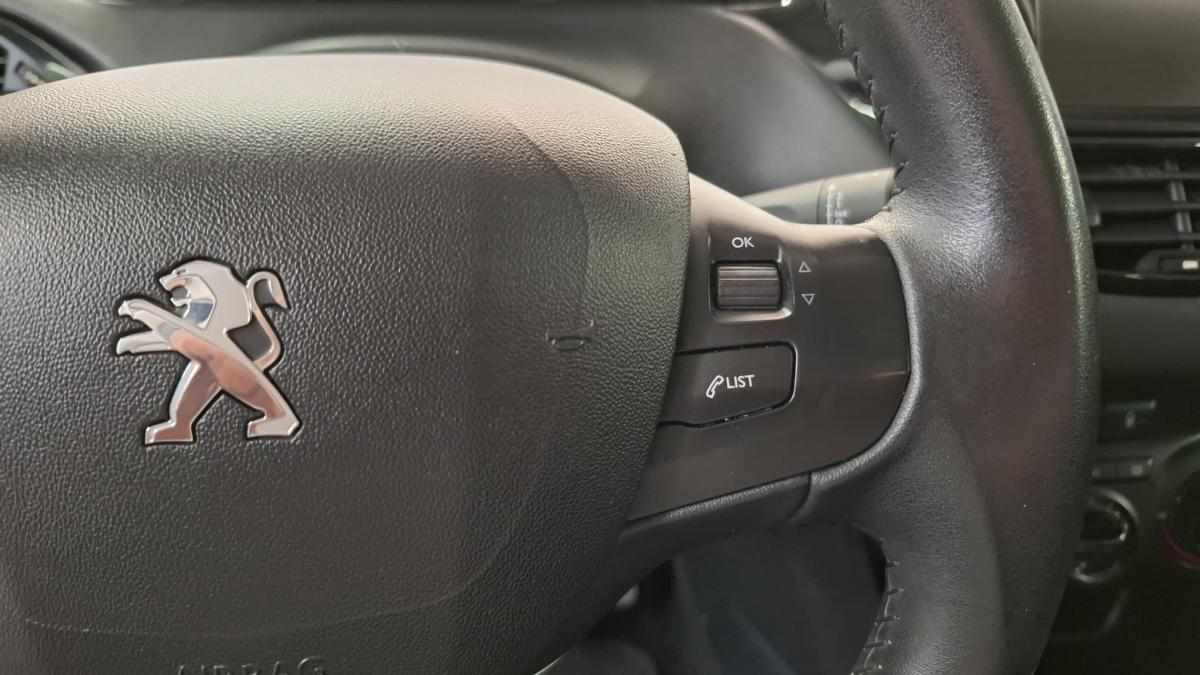 peugeot-208-1-2-vti-2015-gasolina-1199cc