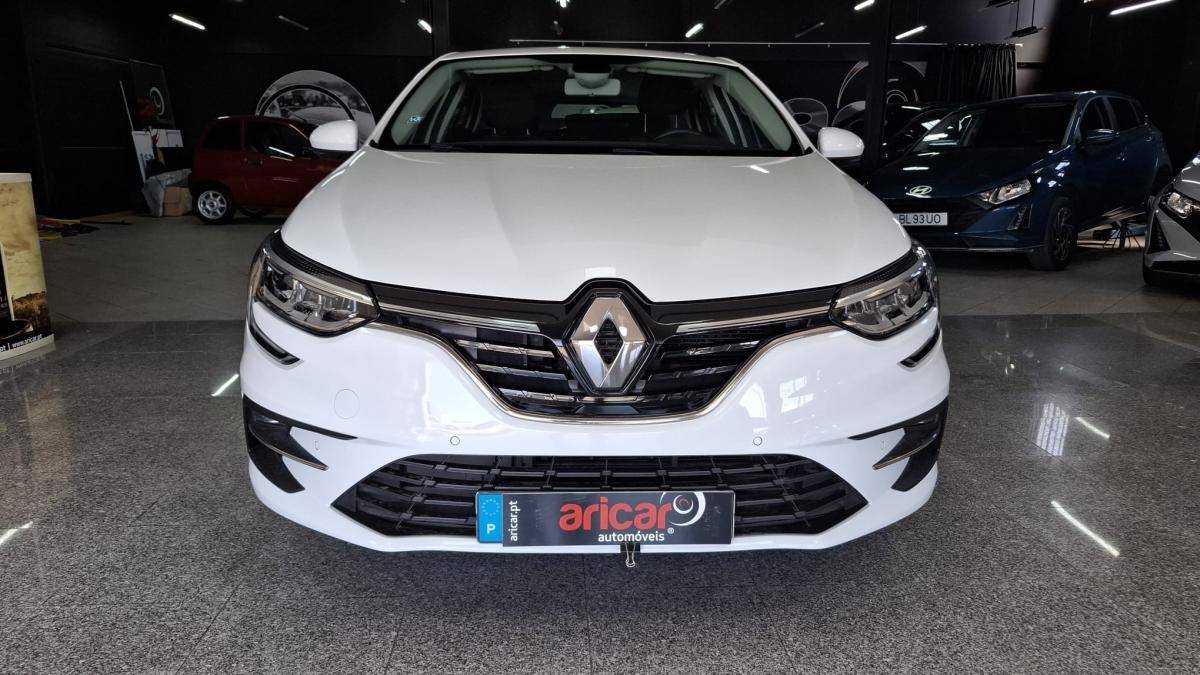 renault-megane-2022-hibrido-a-gasolina-1598cc