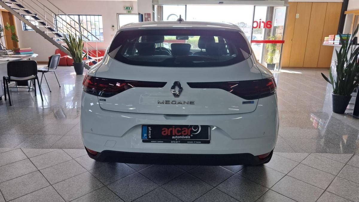 renault-megane-2022-hibrido-a-gasolina-1598cc