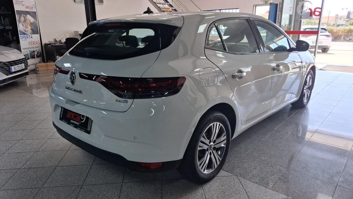 renault-megane-2022-hibrido-a-gasolina-1598cc