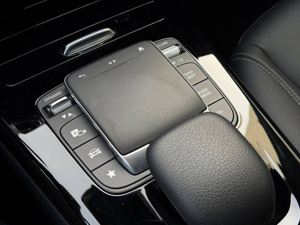 mercedes-benz-classe-a-2022-hibrido-a-gasolina-1332cc
