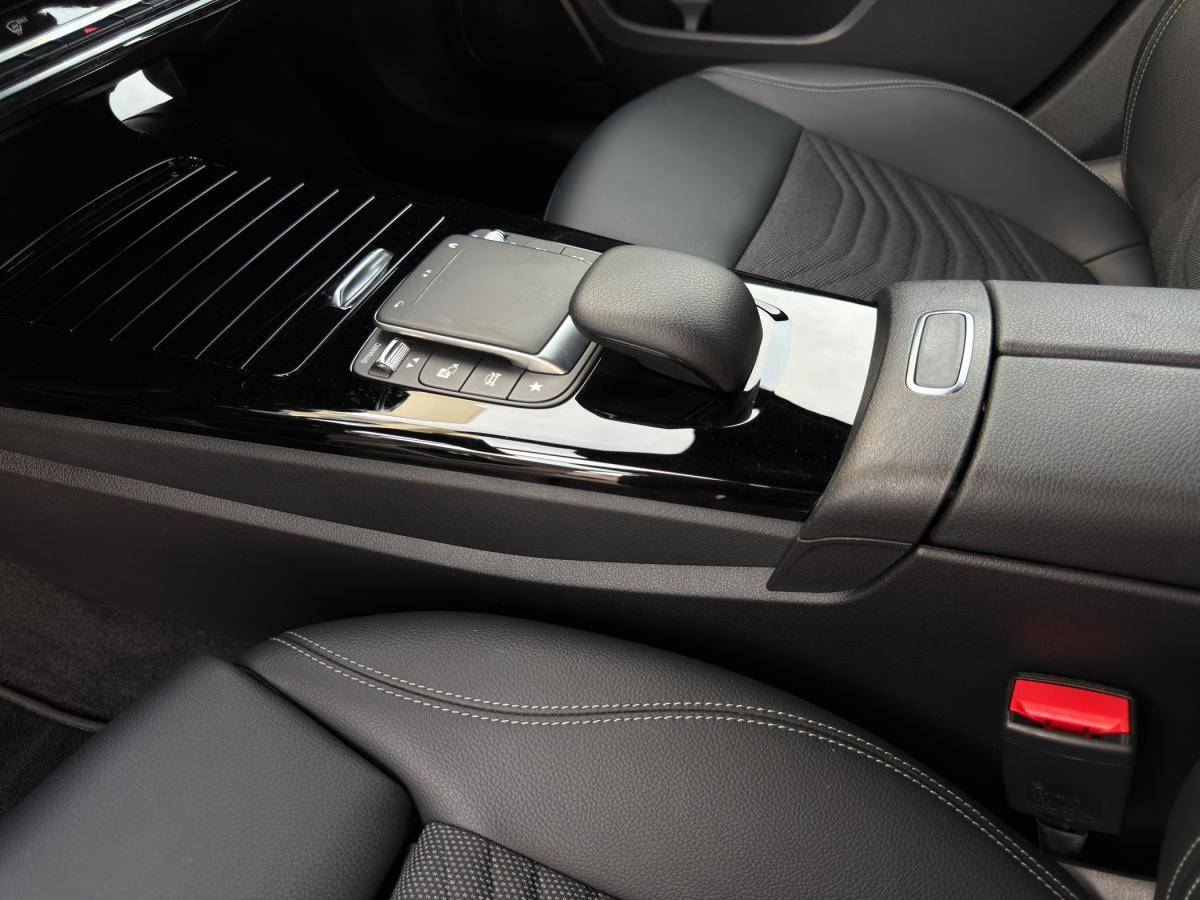 mercedes-benz-classe-a-2022-hibrido-a-gasolina-1332cc