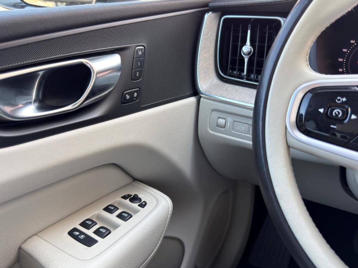 volvo-xc60-2022-hibrido-a-gasolina-1696cc