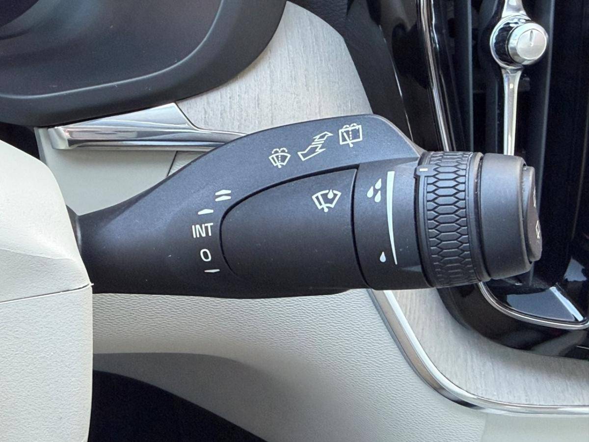 volvo-xc60-2022-hibrido-a-gasolina-1696cc