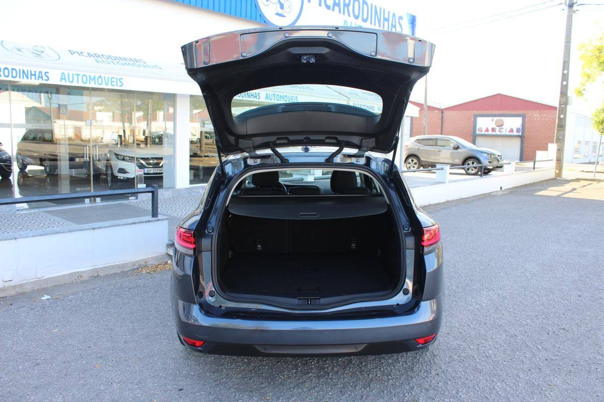 renault-megane-sport-tourer-2023-diesel-1461cc