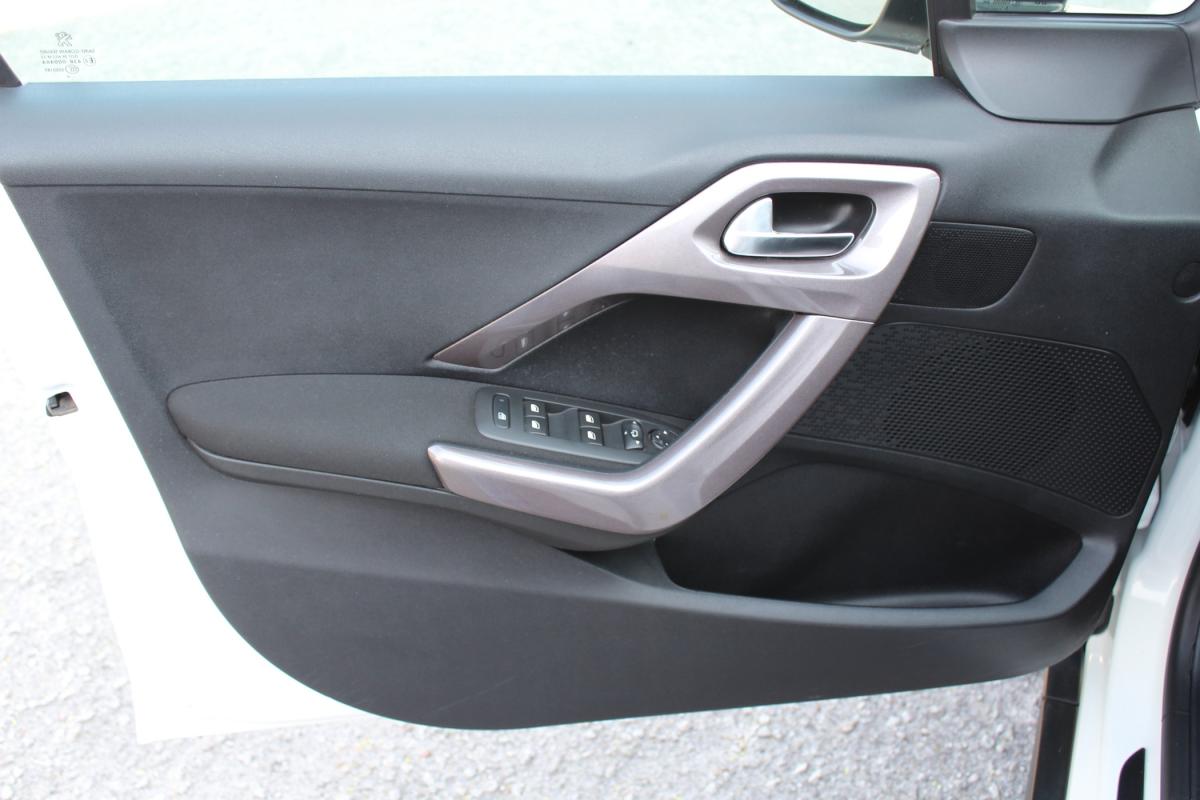 peugeot-2008-2016-gasolina-1199cc